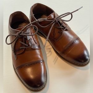 LIKE NEW IN BOX Boys 10 Cognac Wing Tip Dress Shoes